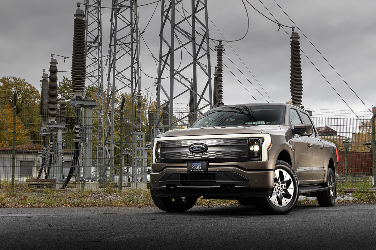 Ford F150 Lightning: - An electrified cargo trailer