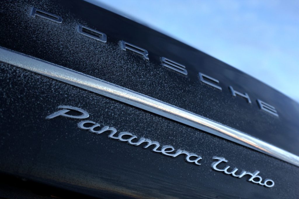 This image has an empty alt attribute; its file name is porsche_panamera_turbo_01-1024x682.jpg
