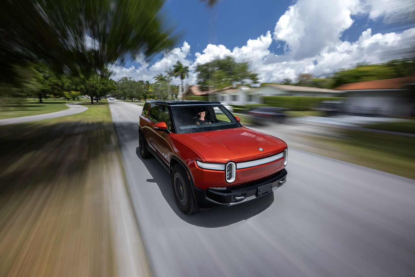 Rivian R1S: - An American electric SUV for the family. 