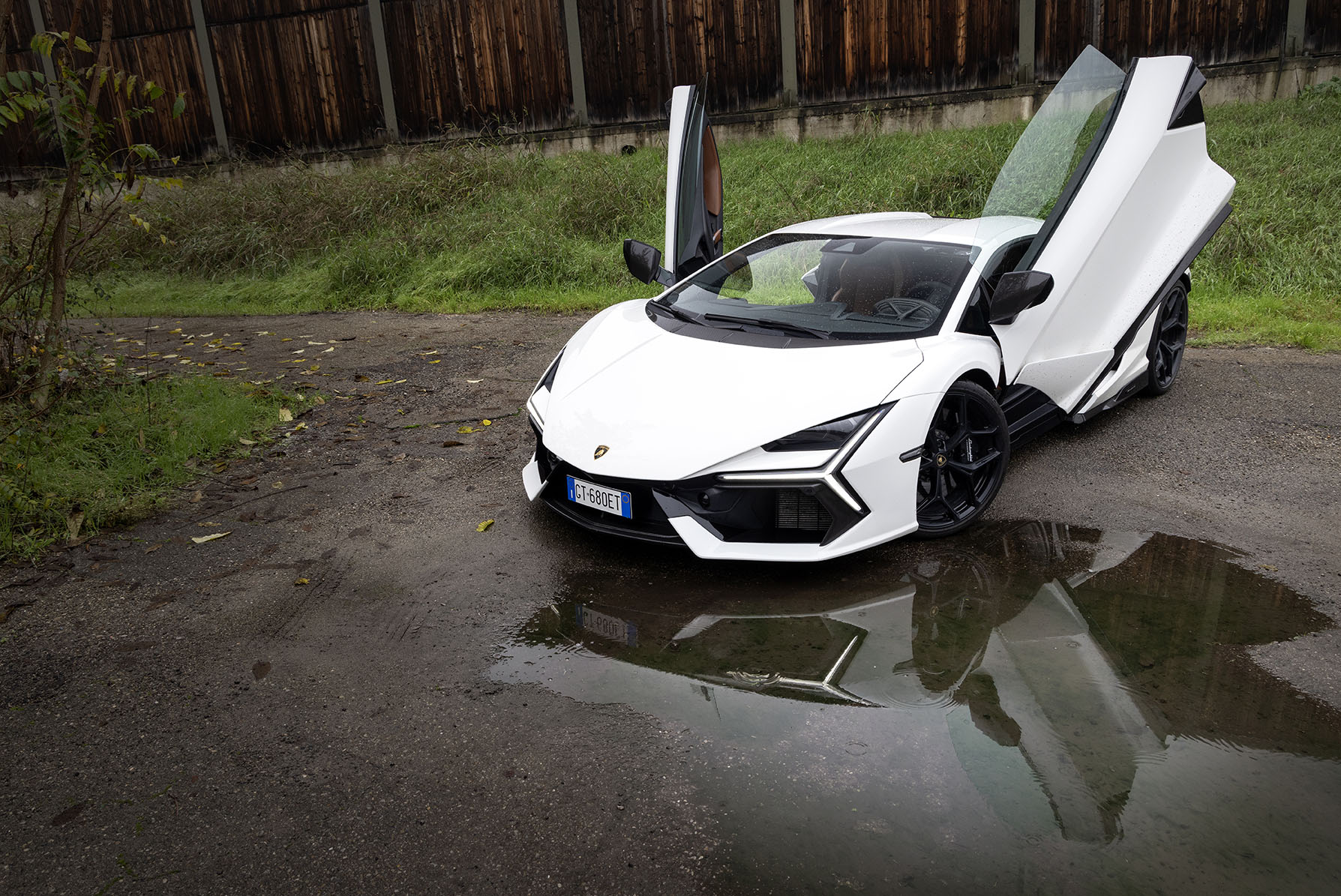 Lamborghini Revuelto: A fierce bull with electricity in its horns