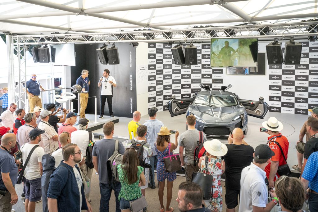 Tim Harvey och W Motors grundare Ralph R. Debbas presenterar W Motors Fenyr SuperSport för publiken under Goodwood Festival of Speed 2018.