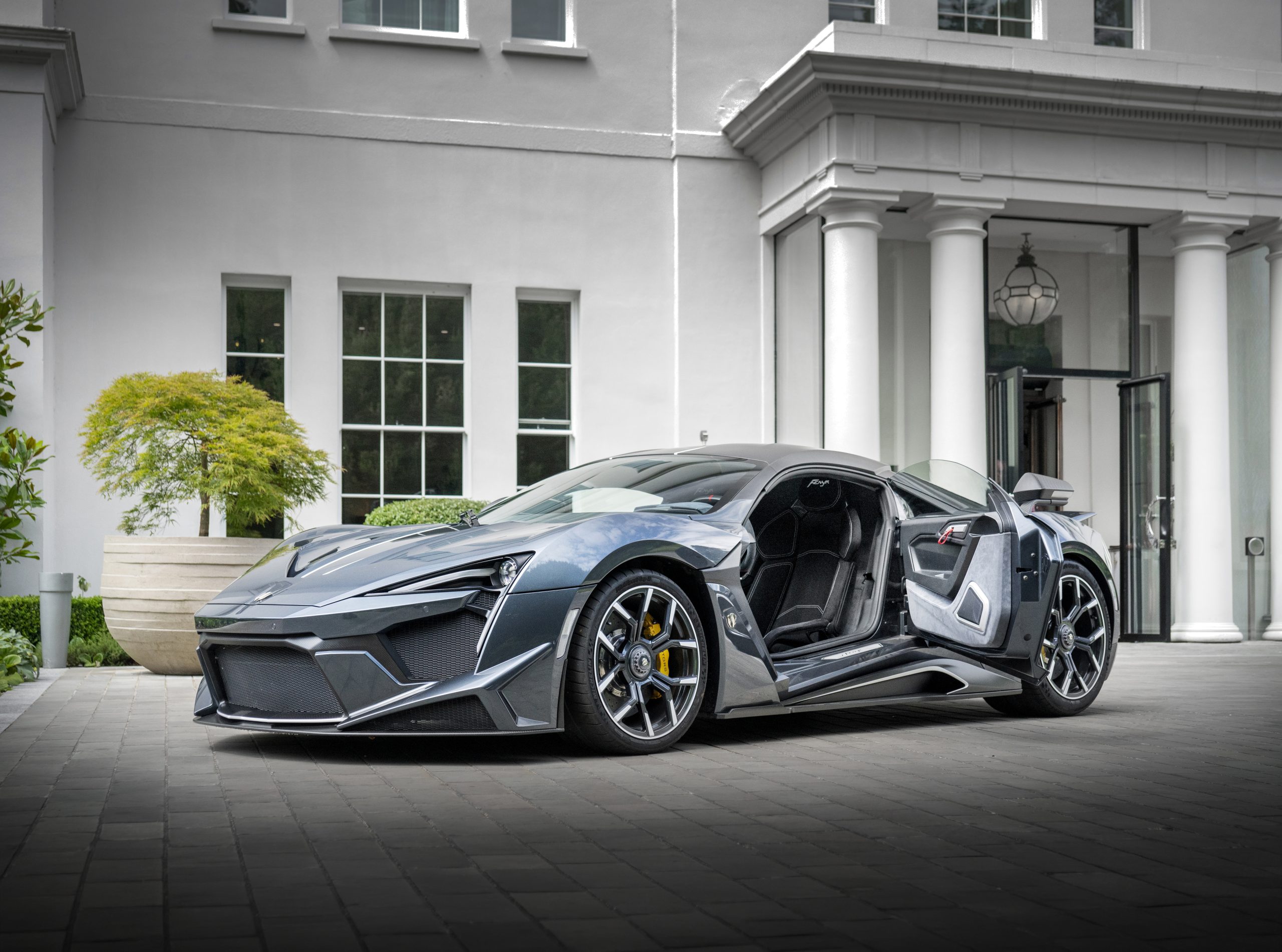 W Motors Fenyr SuperSport: - från Goodwood till Londons gator