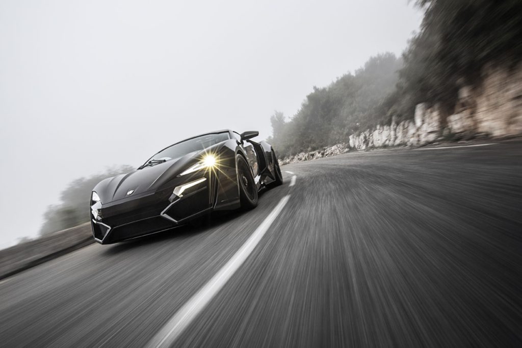 Bergsvägarna norr om Monaco blev kuliss för fotograferingen av W Motors Lykan HyperSport 2014.