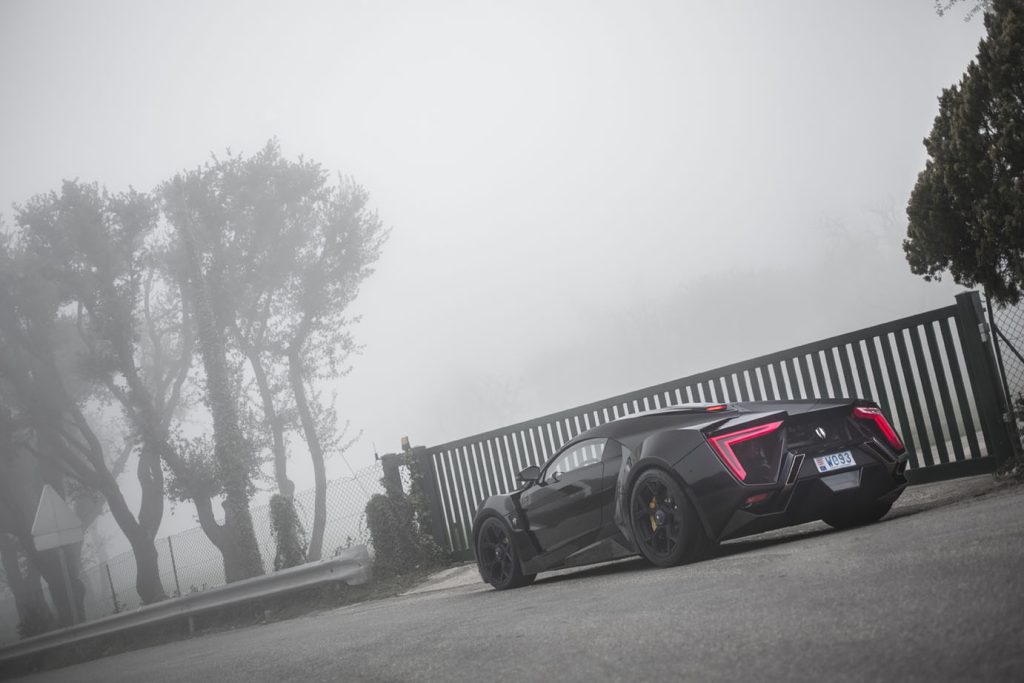 Bergsvägarna norr om Monaco blev kuliss för fotograferingen av W Motors Lykan HyperSport 2014.
