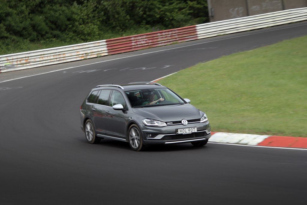 Min Volkswagen Golf Alltrack på Nürburgring. Foto: Rick Bakelser (@TrackandTurn)