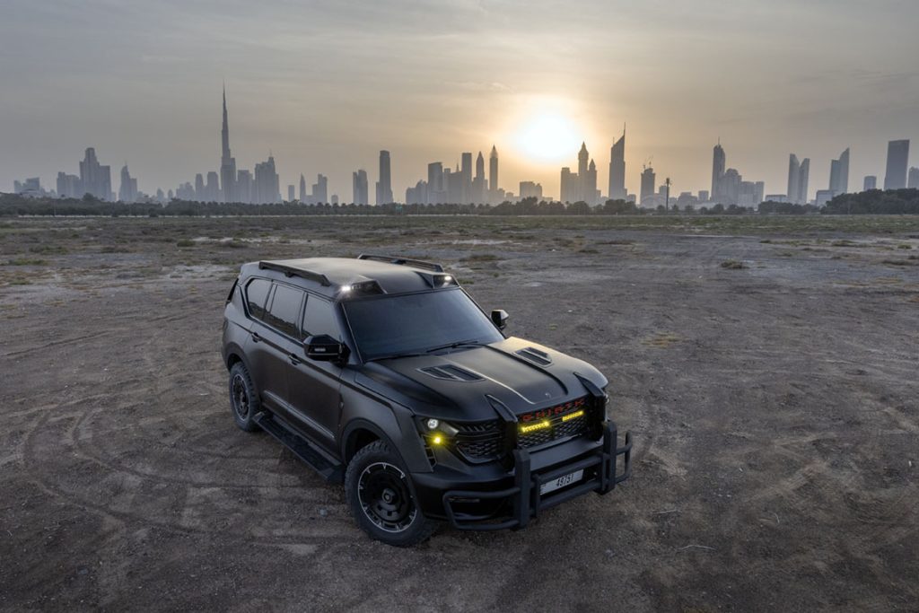 W Motors Ghiath Dubai skyline I bakgrunden 2024