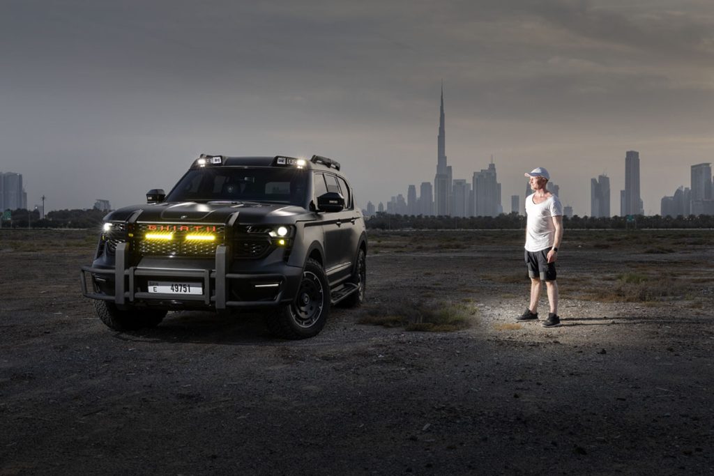 W Motors Ghiath och James Holm med Dubai skyline I bakgrunden 2024