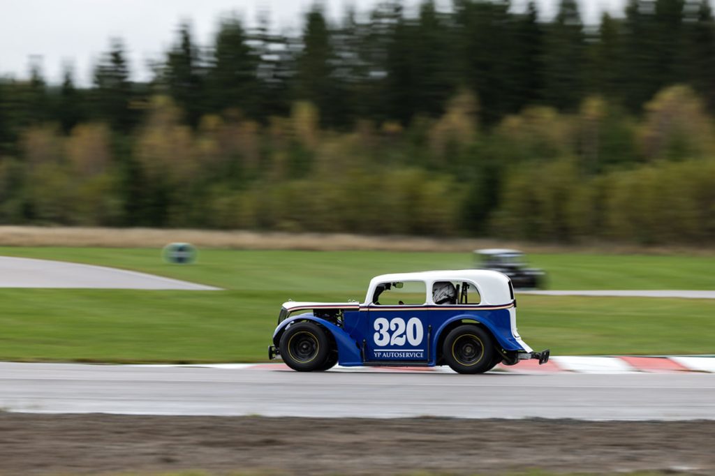 Legends Racing på Gelleråsen under regnig tävlingsdag
